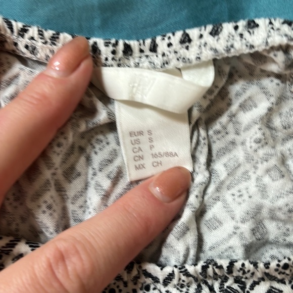 Off the shoulder crop top. - Picture 3 of 3